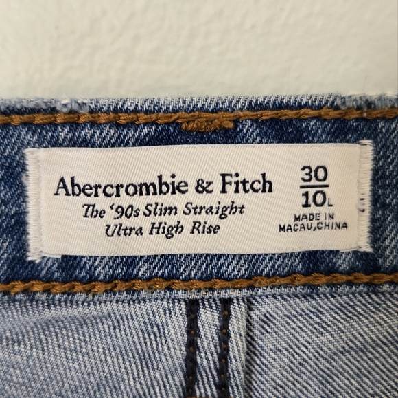 Abercrombie & Fitch 90's Slim Straight Ultra High Rise Jeans Size 30/10L - Picture 6 of 6